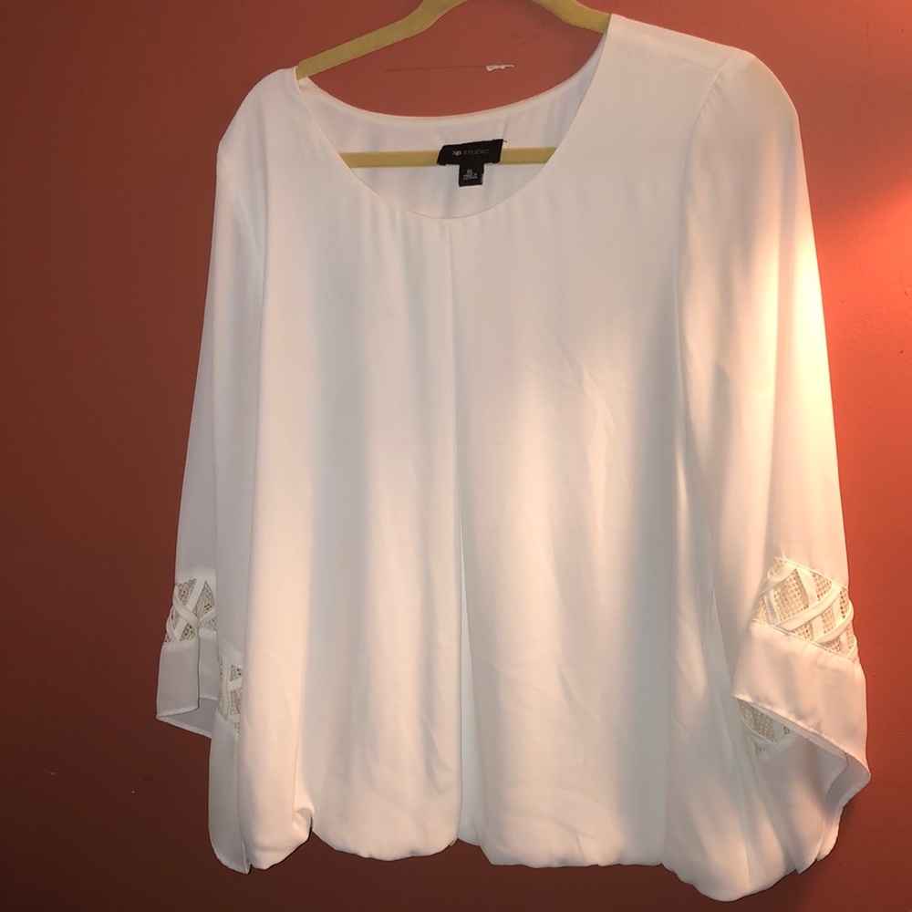 AB studio….Semi new blouse, no stains. white blouse with long sleeves.